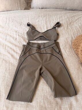 ALO Yoga Olive High-Rise Capris with Black Piping